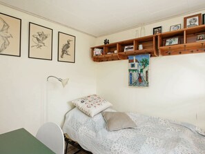 3 bedrooms, cribs/infant beds