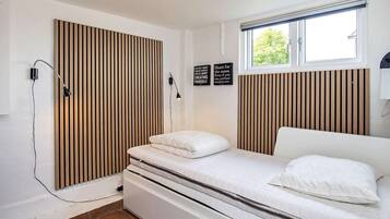 3 bedrooms, cots/infant beds