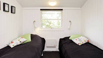 3 bedrooms, cots/infant beds