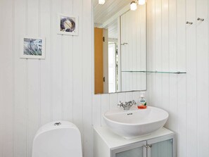Bathroom - Peaceful Holiday Home in Hals near Sea (Hals)