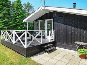Balcony - Peaceful Holiday Home in Hals near Sea (Hals)