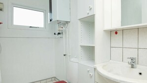 Bathroom - Peaceful Holiday Home in Hals With Spacious Terrace (Hals)