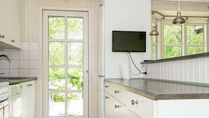 Highchair - 6 Person Holiday Home in Allingabro (Allingåbro)