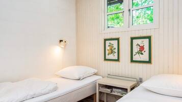 3 bedrooms, cribs/infant beds