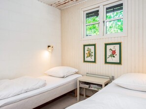 3 bedrooms, cribs/infant beds