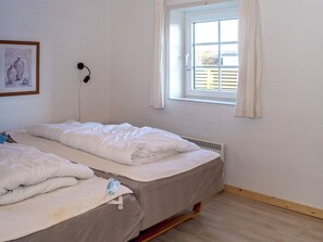 11 bedrooms, cribs/infant beds