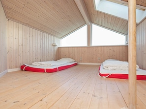 3 bedrooms, cribs/infant beds
