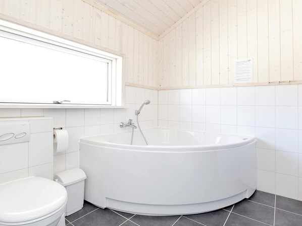 House | Bathroom - Holiday Home in Großenbrode (Grossenbrode)
