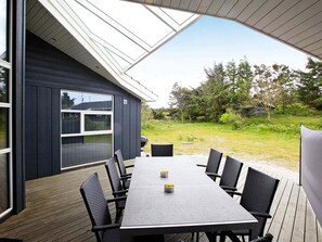 Outdoor dining - 8 Person Holiday Home in Henne (Henne)