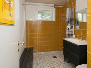 Bathroom - Stunning Holiday Home in Romo Jutland With Garden (Romo)