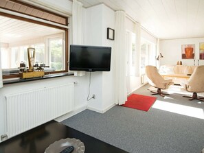3 bedrooms, cots/infant beds - Stunning Holiday Home in Romo Jutland With Garden (Romo)