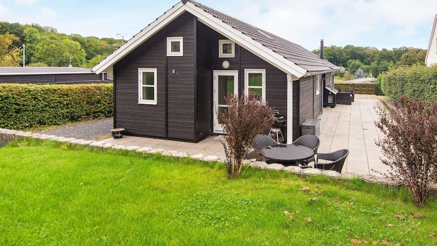 Bright Family Cottage by Kelstrup Beach