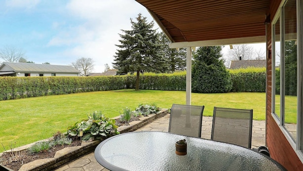 Balcony - Vibrant Holiday Home in Funen near Sea (Hesselager)