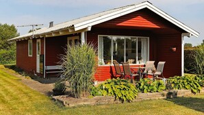 Exterior - Vibrant Holiday Home in Funen near Sea (Hesselager)