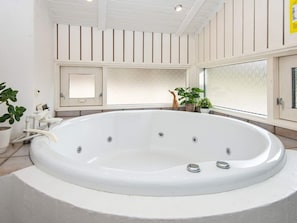 Spa treatment - Cozy Holiday Home in Ebeltoft near Sea (Ebeltoft)