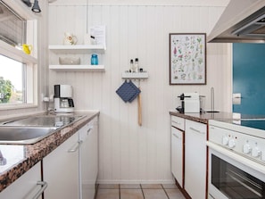 Private kitchen - Cozy Holiday Home in Ebeltoft near Sea (Ebeltoft)