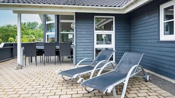 House | Outdoor dining