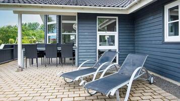 House | Outdoor dining