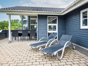 Outdoor dining - 4 Star Holiday Home in Hemmet (Hemmet)