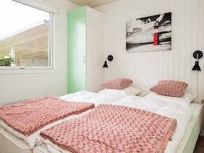 3 bedrooms, cribs/infant beds