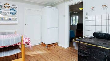 2 bedrooms, cots/infant beds