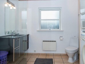 Bathroom - 8 Person Holiday Home in Grenaa (Grenaa)