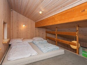 4 bedrooms, cots/infant beds - 8 Person Holiday Home in Grenaa (Grenaa)