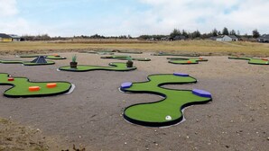 A miniature golf course with multiple holes and obstacles. - 5 Star Holiday Home in Brovst (Brovst)
