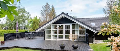 House | Outdoor dining