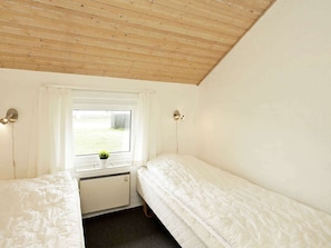 4 bedrooms, cots/infant beds - 8 Person Holiday Home in Vinderup (Vinderup)