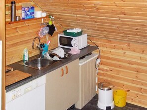 Private kitchen - 6 Person Holiday Home in Rebbenes (Tromsø)