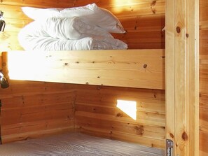 3 bedrooms, individually furnished - 4 Person Holiday Home in Rebbenes (Tromsø)