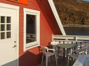 Apartment | Outdoor dining - 6 Person Holiday Home in Rebbenes (Tromsø)