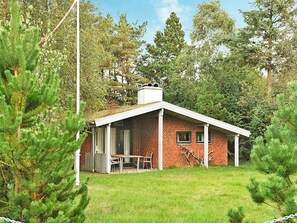 Exterior - Welcoming Holiday Home in Nørre Nebel near Sea (Norre Nebel)