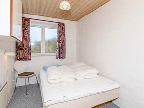 5 bedrooms, individually furnished - 10 Person Holiday Home in Frostrup (Frøstrup)