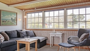 DVD player - Spacious Holiday Home in Bornholm near Beachfront (Allinge)