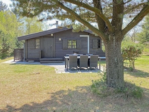 Outdoor dining - 4 Person Holiday Home in Norre Nebel (Norre Nebel)