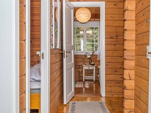 2 bedrooms, cribs/infant beds