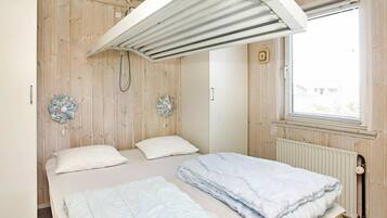 4 bedrooms, individually furnished, cots/infant beds