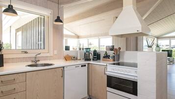 House | Private kitchen | Fridge, microwave, stovetop, dishwasher