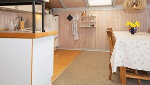House | Dining - 6 Person Holiday Home in Ringkobing (Ringkobing)