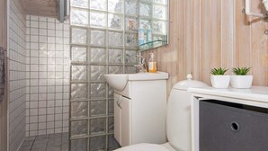 House | Bathroom - 6 Person Holiday Home in Ringkobing (Ringkobing)