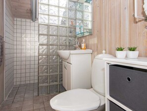 Bathroom - 6 Person Holiday Home in Ringkobing (Ringkobing)