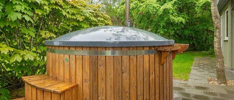 House | Outdoor spa tub