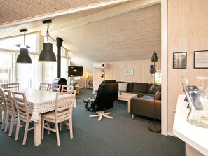 House | Dining - 5 Star Holiday Home in Vaeggerlose (Vaeggerlose)