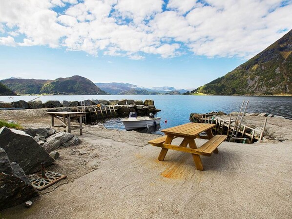 House | Lake view - Holiday Home in Selje (Stad)