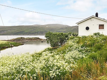 Exterior. 7 Person Holiday Home in Breivikbotn