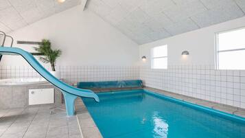 Casa | Piscina | Piscina interna, piscina externa