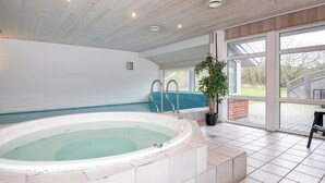 Spa treatment - Lavish Holiday Home in Ringkøbing With Sauna (Ringkobing)
