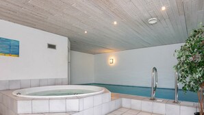 Spa treatment - Lavish Holiday Home in Ringkøbing With Sauna (Ringkobing)